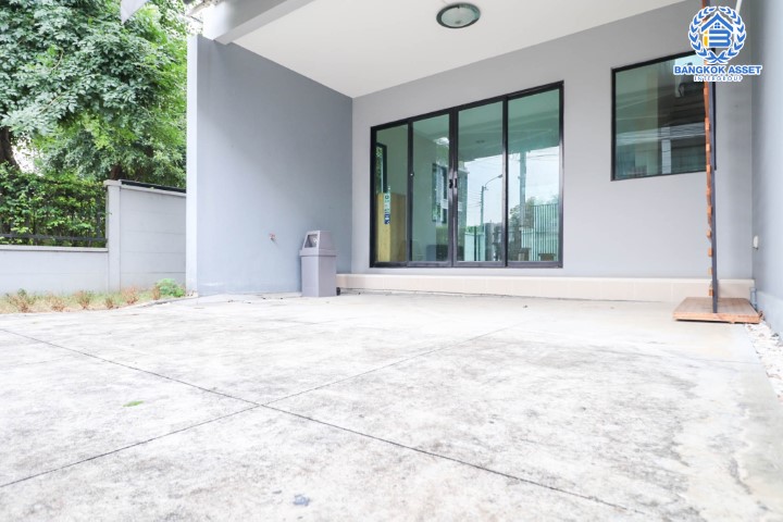 *****ทาวน์โฮมมือสองย่านนนทบุรี ม.บ้านกลางเมือง รัตนาธิเบศร์ หลังมุม! เนื้อที่ 25.6 ตร.ว. ฟังก์ชัน 3 ห้องนอน 3 ห้องน้ำ 2 ที่จอดรถ แถมฟรี! 4 เครื่องปรับอากาศ บ้านหันทิศเนือ บนทำเลเยี่ยม ใกล้รถไฟฟ้าสายสีม่วง "สถานีแยกนนทบุรี 1" เพียง 10 นาที